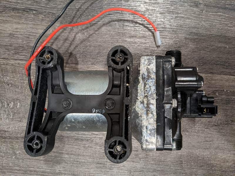 Read more about the article 修漏水，換上安靜的Maxxair豪華風扇